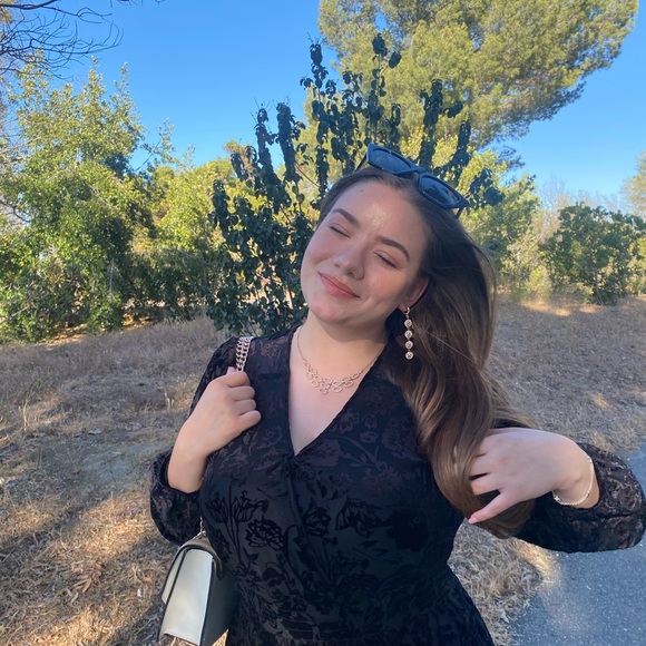 Meet your Posher, Lina - Picture 3 of 3